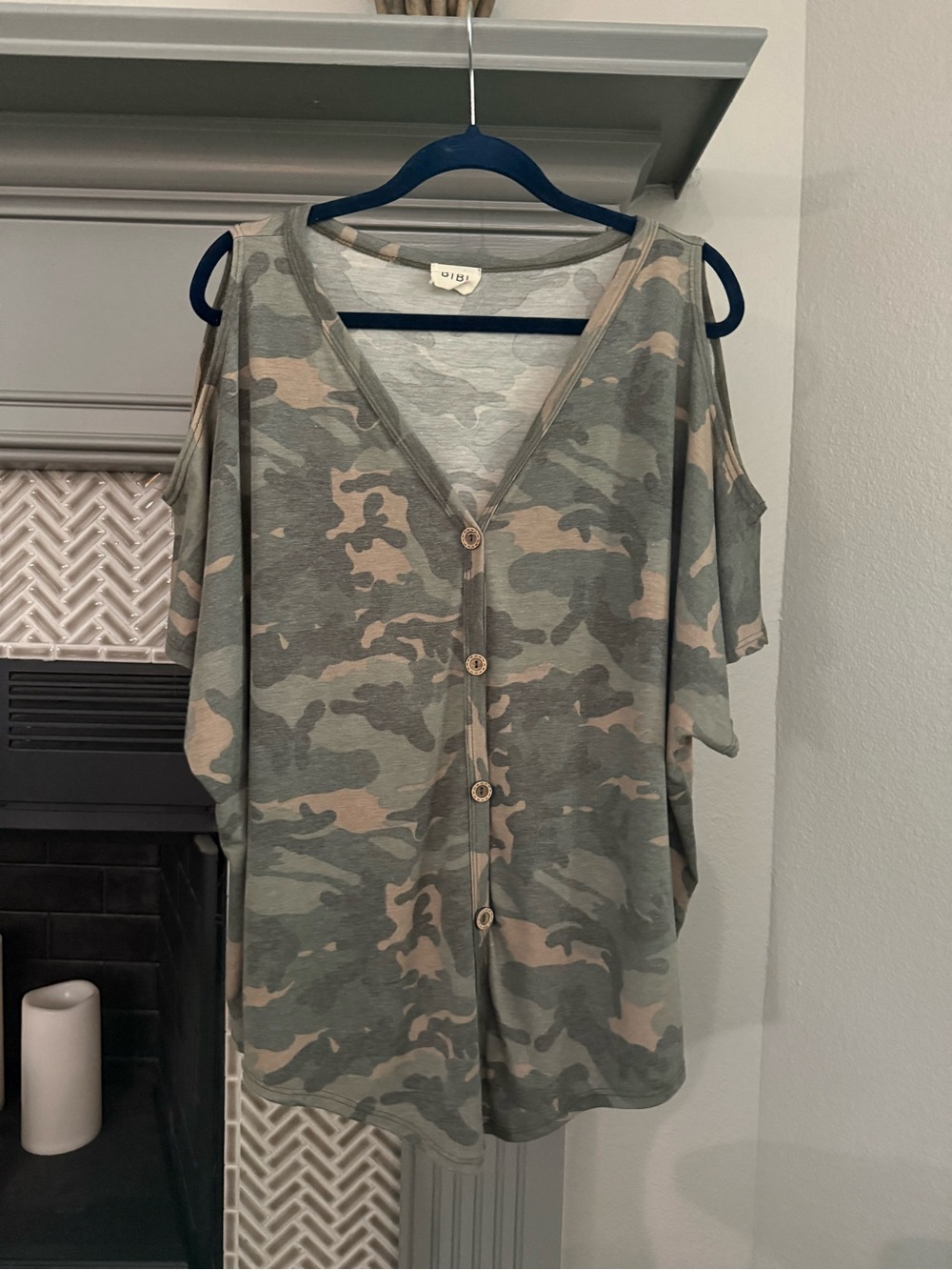 BiBi Cold-Shoulder Button-Front Camo Top - Green/Tan